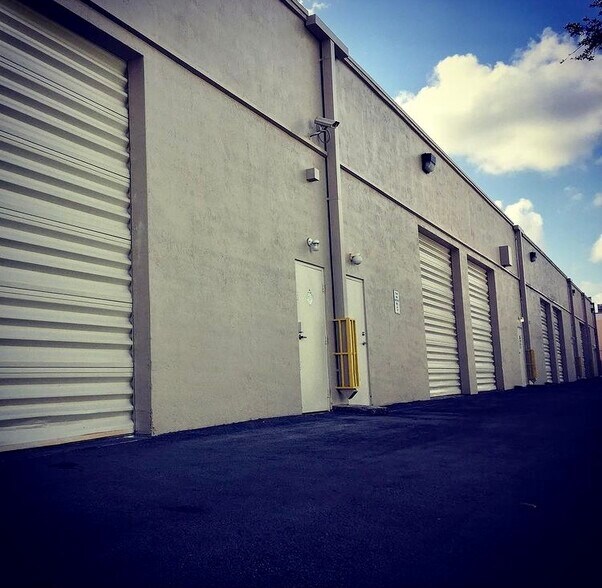 More Photos Of 8001 W 26th Ave, Hialeah Warehouse For Lease
