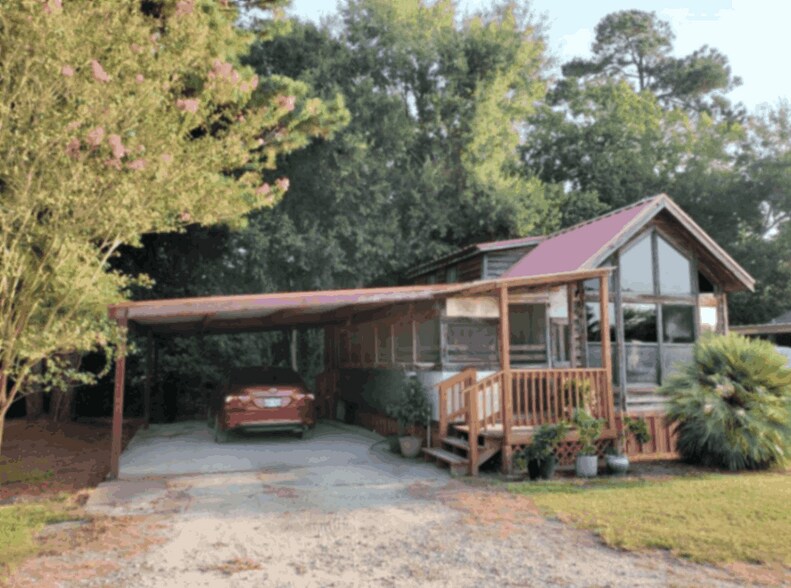 More Photos Of 1512 Main st, Anahuac Trailer Camper Park For Sale