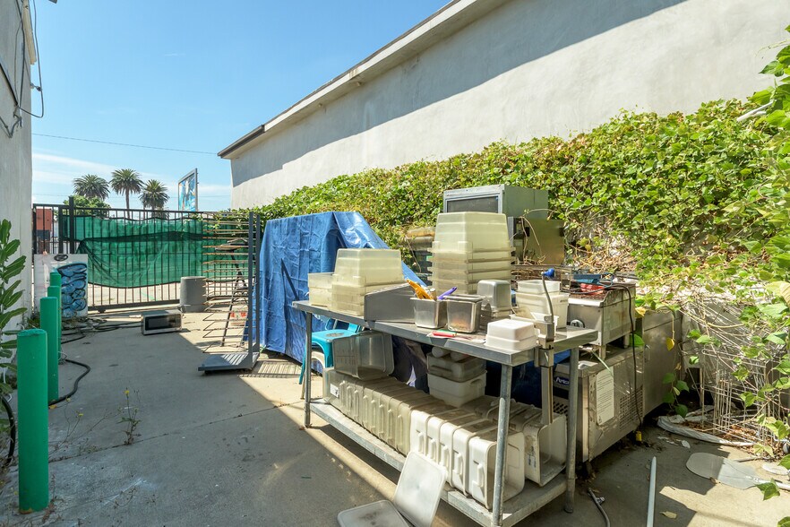 More Photos Of 853 E Manchester Ave, Los Angeles Restaurant For Sale