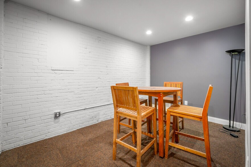 More Photos Of 3024 Locust St, Saint Louis Storefront For Sale