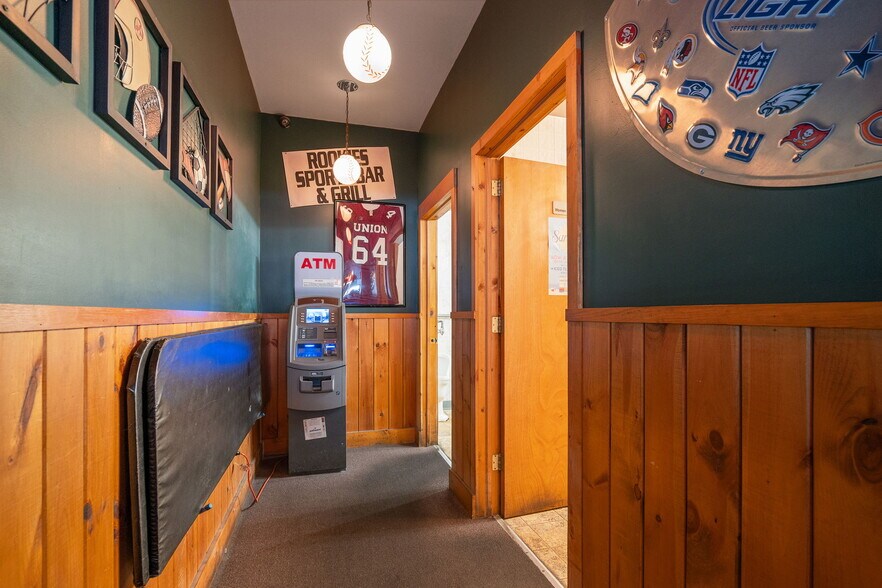 More Photos Of 1524 Van Vranken Ave, Schenectady Bar For Sale