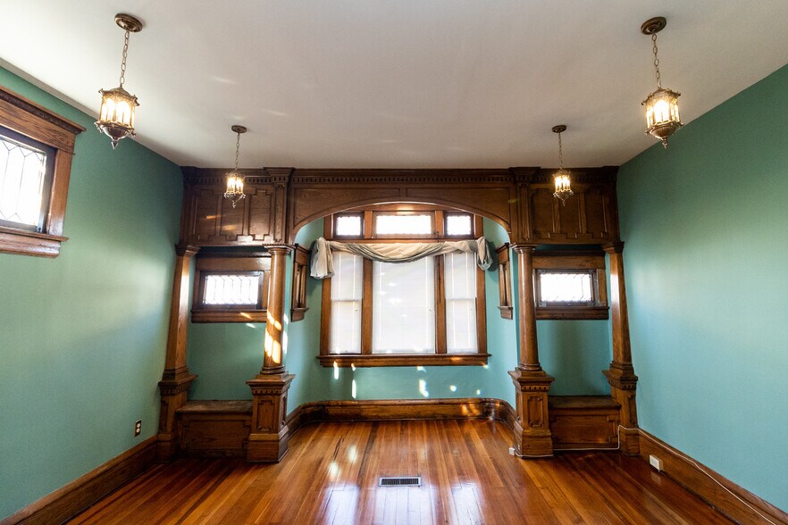 More Photos Of 126 W Church St, Newark Office Residential For Sale