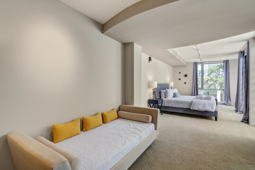 More Photos Of 487 King St, Charleston Loft Creative Space For Sale