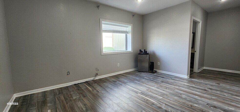 More Photos Of 616 Rankin Cir N, Houston Warehouse For Lease