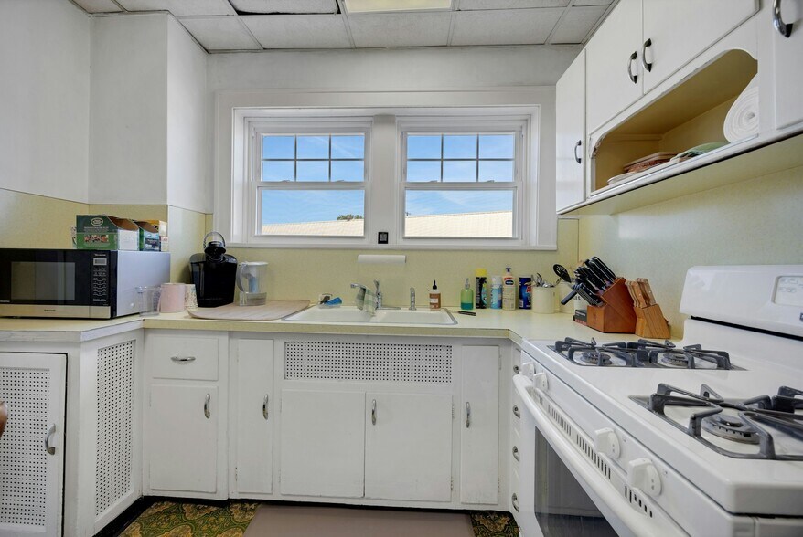 More Photos Of 225 Liberty St, Little Ferry Office For Sale