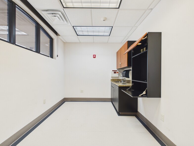 More Photos Of 1000 Centre Brook Ct, Columbus Medical For Sale