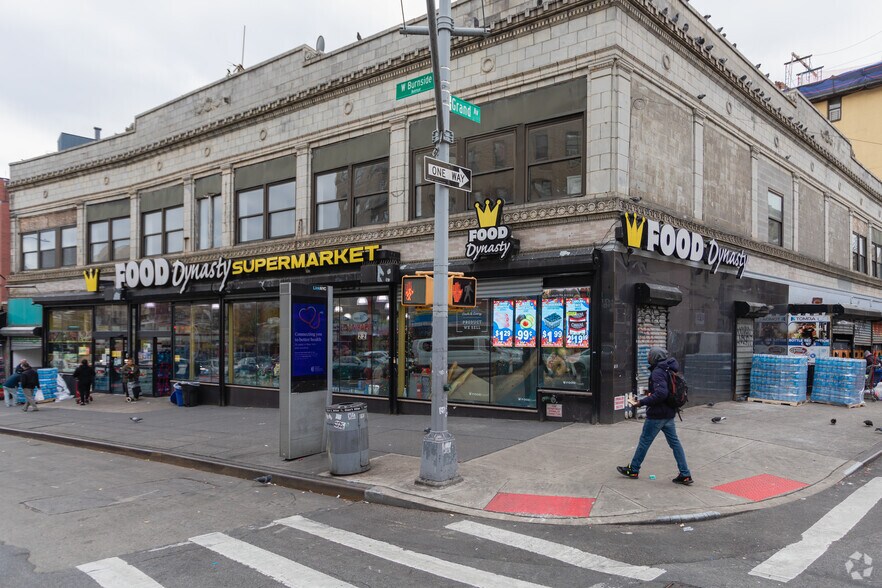 More Photos Of 40-2038 W Burnside Ave, Bronx Storefront Retail Office For Lease
