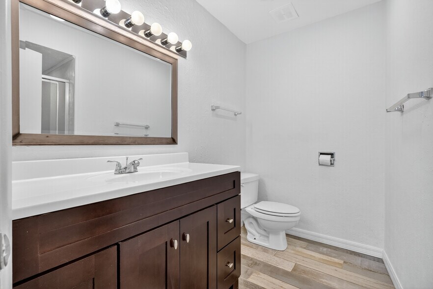 More Photos Of 1884 Southpointe Dr, Sarasota Apartments For Sale