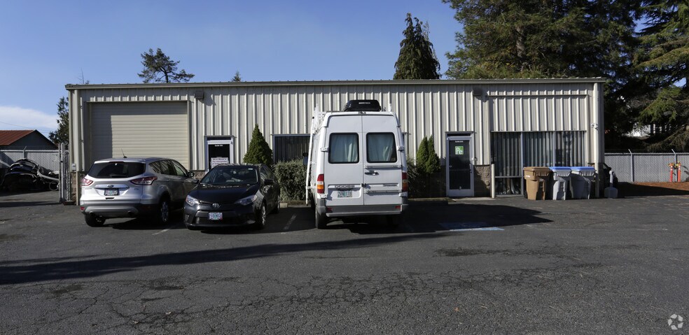 More Photos Of 13963 NW Main St, Banks Flex For Lease