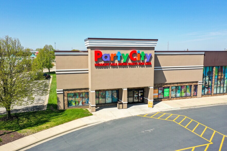 More Photos Of 3329 S Veterans Pkwy, Springfield General Retail For Lease