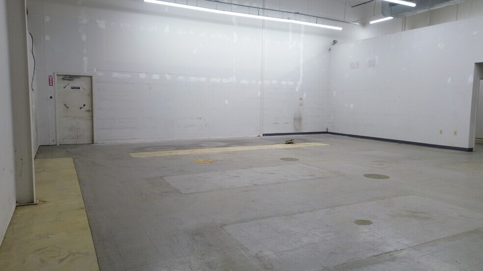 More Photos Of 44180 Airport View Dr, Hollywood Warehouse For Lease