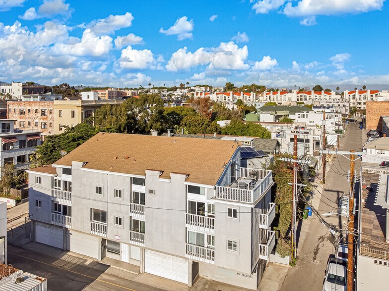 More Photos Of 14 Ozone Ave, Venice Apartments For Sale