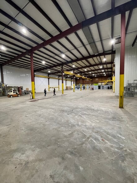 More Photos Of 223-227 S Main St, Wagoner Warehouse For Sale