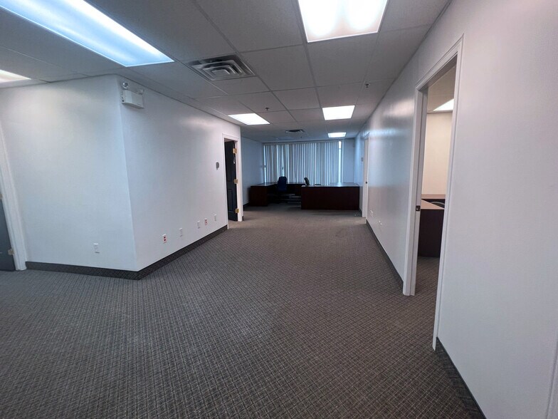 More Photos Of 3005 Boul Matte, Brossard Office For Lease