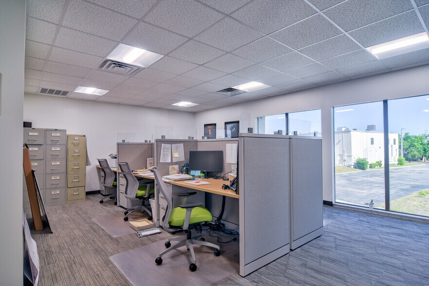 More Photos Of 12945 Seminole Blvd, Largo Unknown For Lease