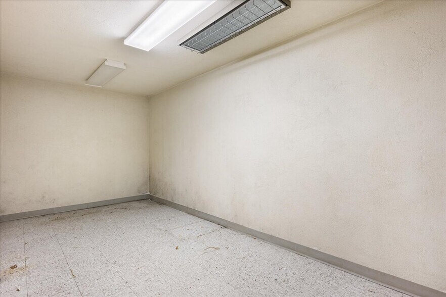 More Photos Of 43 Pennsylvania Ave, Niantic Bank For Lease