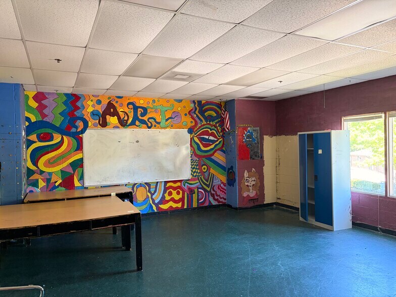 More Photos Of 1151 Flat Shoals Rd SE, Conyers Light Distribution For Lease