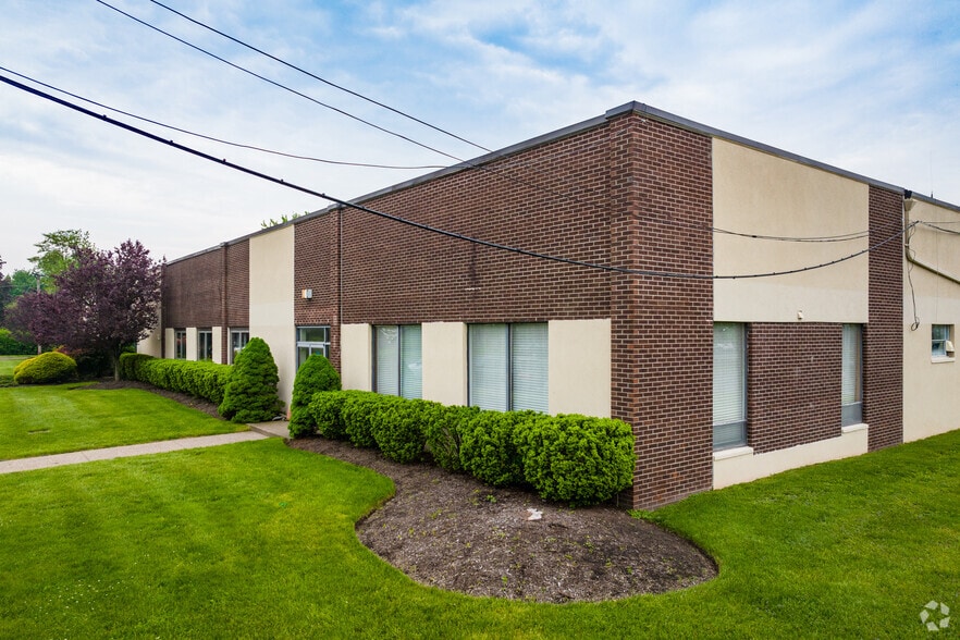 Primary Photo Of 15-17 Daniel Rd, Fairfield Manufacturing For Lease
