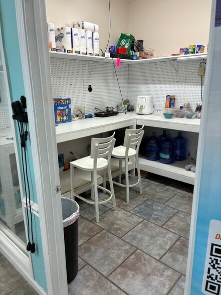 More Photos Of 3480 Gulf Breeze Pky, Gulf Breeze General Retail For Sale