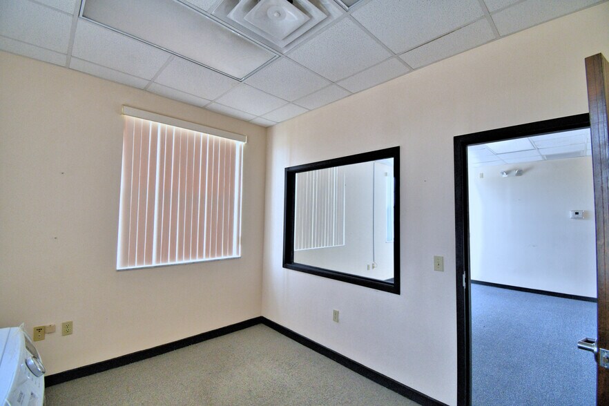More Photos Of 43344 Highway 27, Davenport Coworking Space