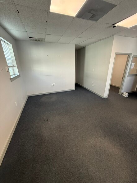 More Photos Of 1955 3rd Ave S, Saint Petersburg Warehouse For Lease
