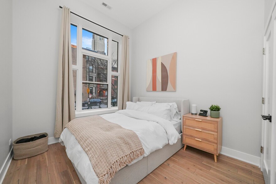 More Photos Of 64 E Cedar St, Chicago Apartments For Sale