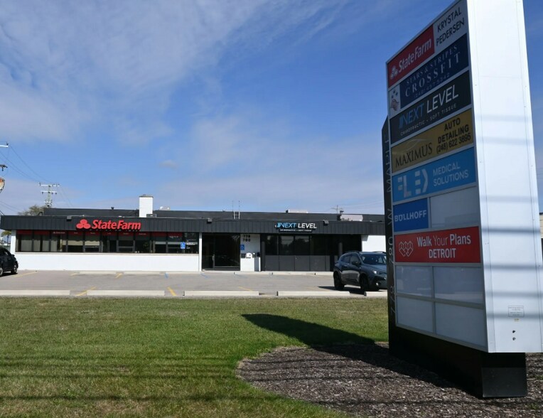 Primary Photo Of 778-780 W Maple Dr, Troy Light Distribution For Lease