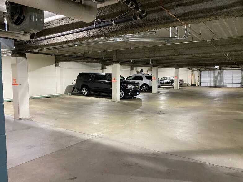 More Photos Of 941 Hillwind Rd NE, Minneapolis Medical For Lease