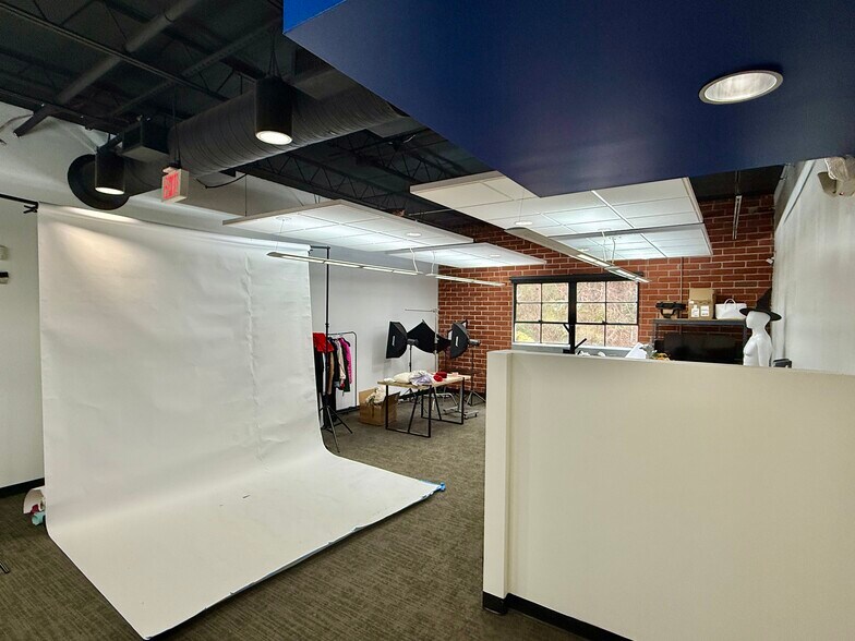 More Photos Of 1095 Zonolite Rd NE, Atlanta Loft Creative Space For Lease