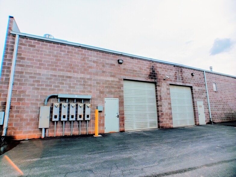 More Photos Of 215 N Redwood Rd, North Salt Lake Flex For Sale