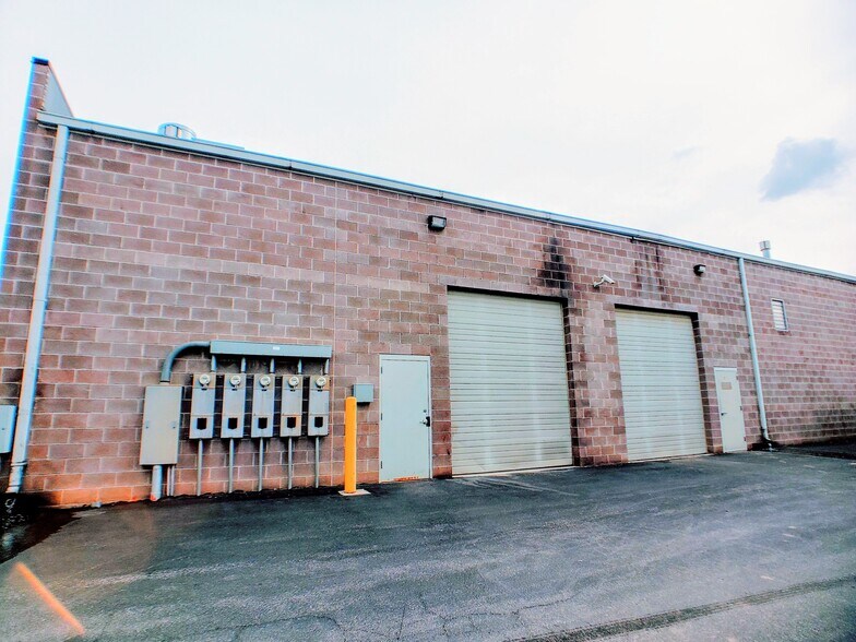 More Photos Of 215 N Redwood Rd, North Salt Lake Flex For Lease