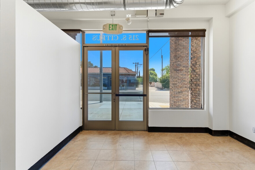 More Photos Of 215 S Citrus Ave, Covina Storefront For Lease