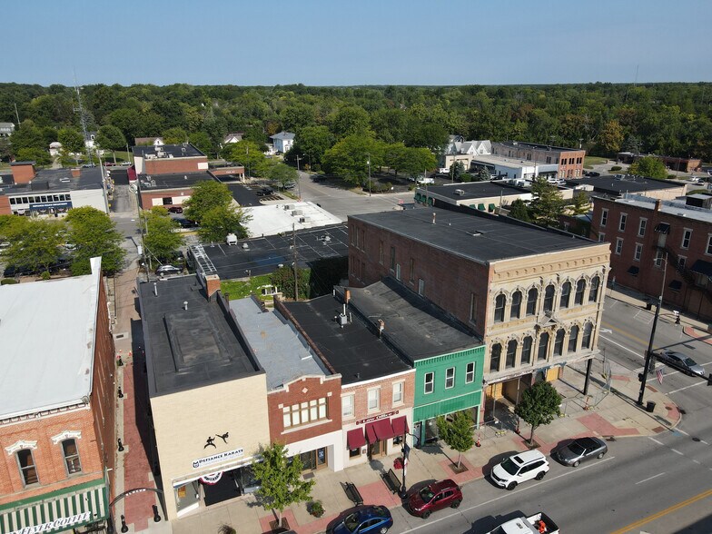 More Photos Of 300 Clinton St, Defiance Storefront Retail Residential For Lease