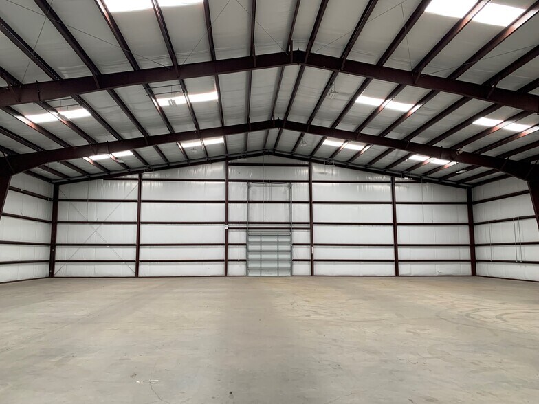 More Photos Of 5457 W Davis St, Conroe Unknown For Lease