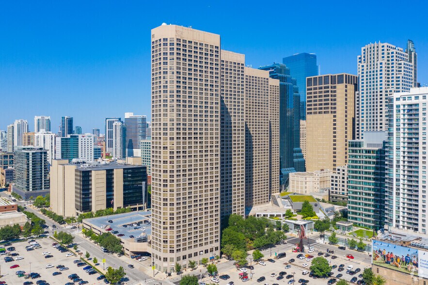 More Photos Of 555 W Madison St, Chicago Apartments For Lease