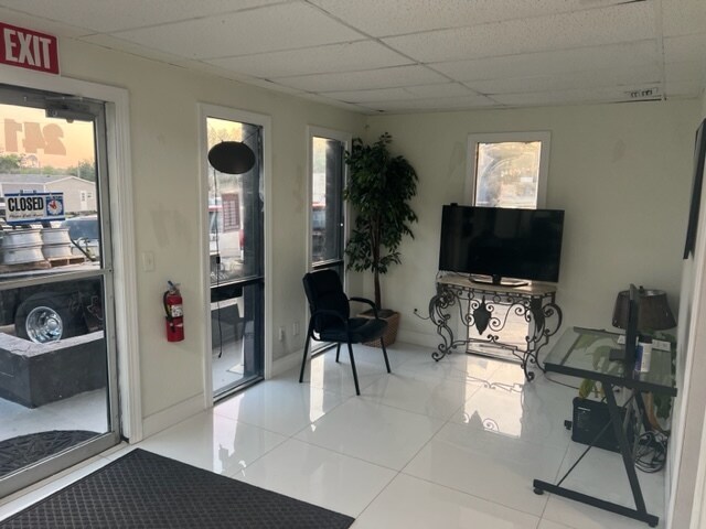 More Photos Of 2411 S Pine Ave, Ocala Storefront Retail Office For Sale