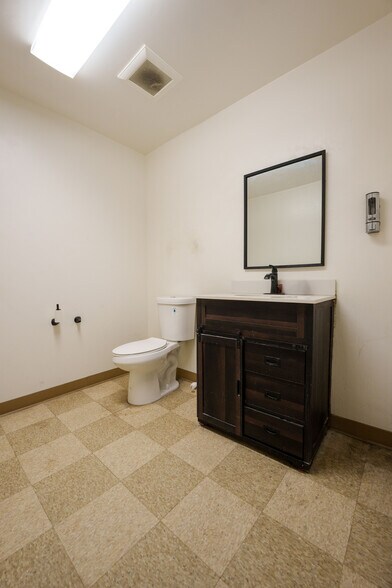 More Photos Of 221 Griffin St, Salinas Warehouse For Sale