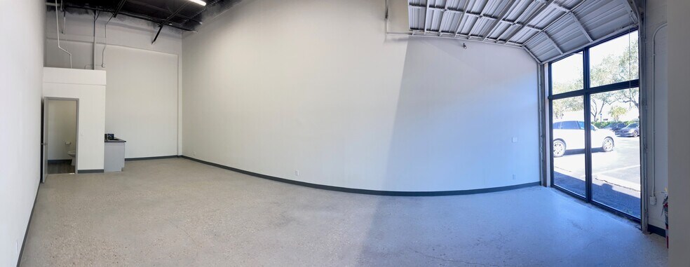 More Photos Of 11420 Fortune Cir, Wellington Warehouse For Lease