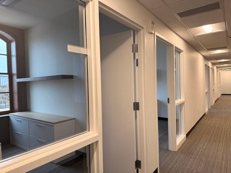 More Photos Of 130-140 E 2nd St, Flint Office For Lease