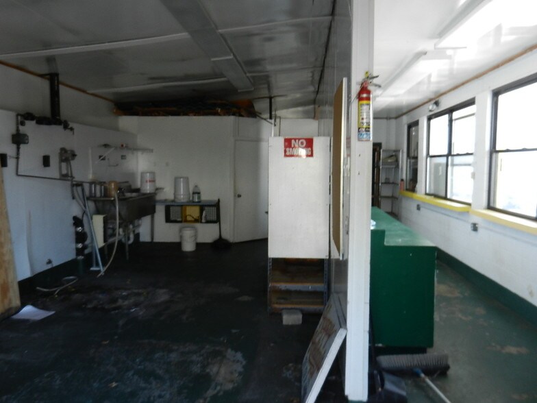 More Photos Of 835 N Main St, Fall River General Retail For Sale
