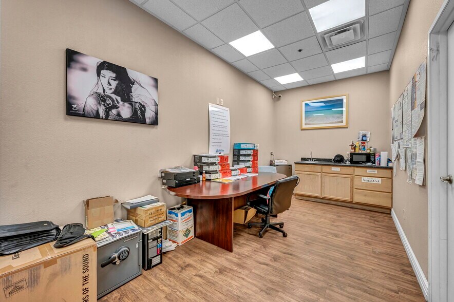 More Photos Of 159 N Gibson Rd, Henderson Warehouse For Sale