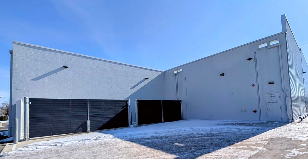 More Photos Of 29270-29350 Plymouth Rd, Livonia Freestanding For Lease