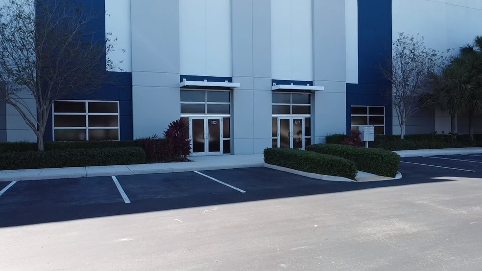 More Photos Of 3501 Burris Rd, Davie Distribution For Lease