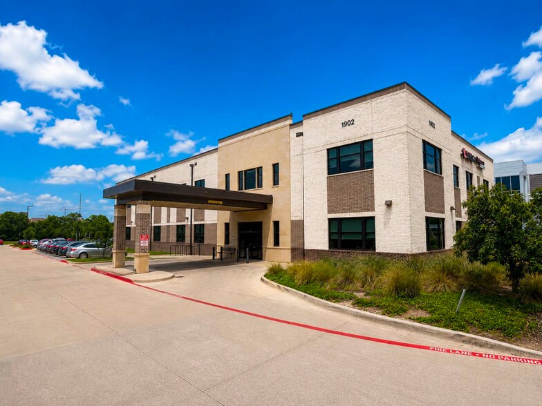 More Photos Of 1902 Windsor Pl, Fort Worth Medical For Lease