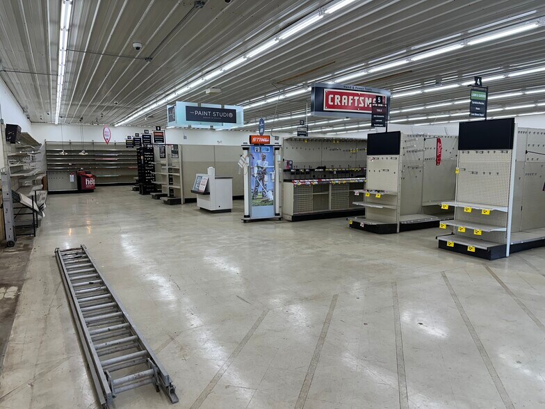 More Photos Of 105 S Forest Ave, Brazil Freestanding For Sale