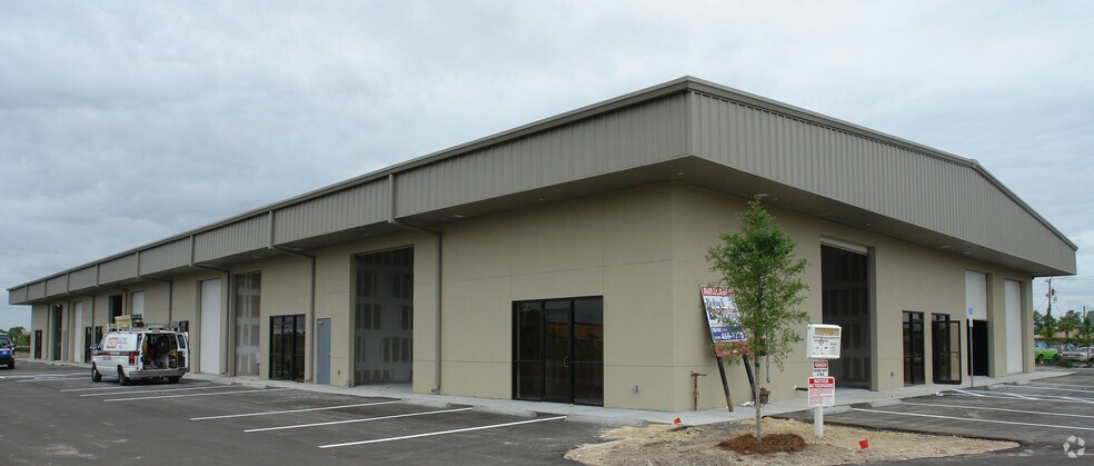 More Photos Of 551 Owen Ave N, Lehigh Acres Showroom For Sale