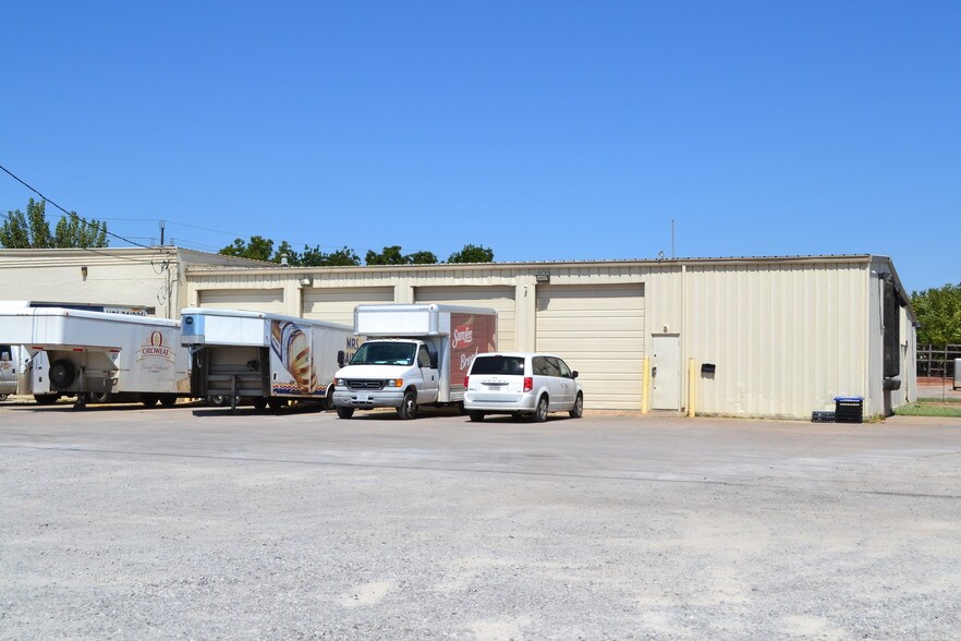 More Photos Of 301 E Scott Ave, Wichita Falls Warehouse For Sale