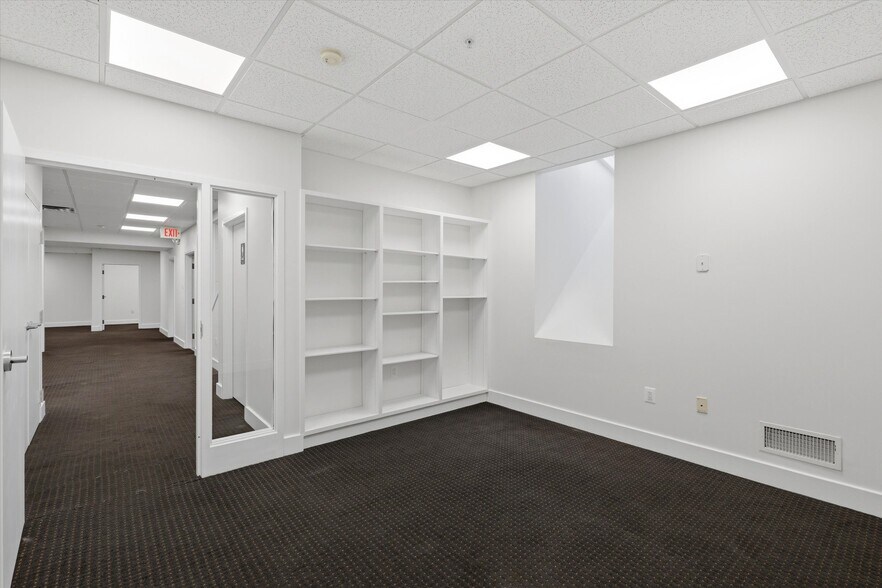 More Photos Of 528 E Lancaster Ave, Wayne Office For Lease