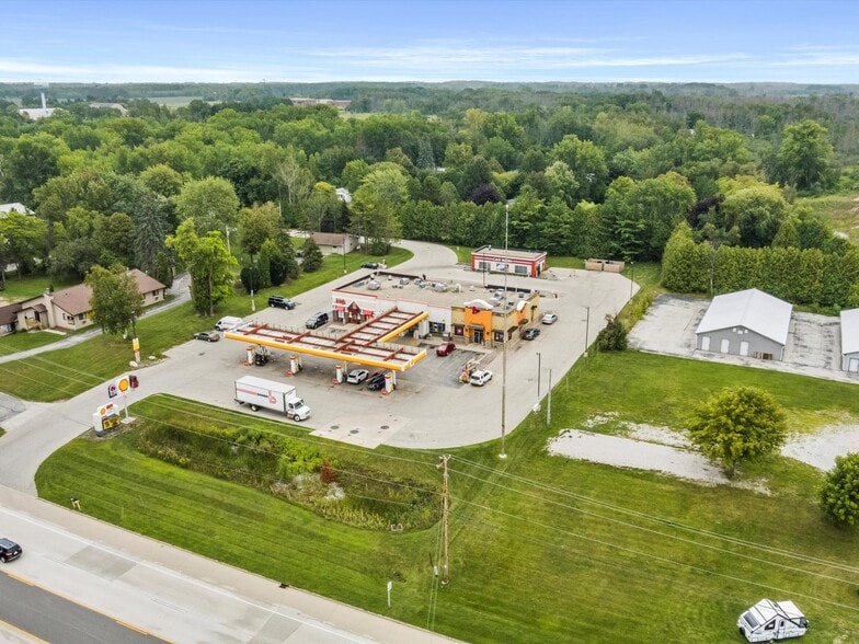 More Photos Of 1331 Green Bay Rd, Sturgeon Bay Service Station For Sale