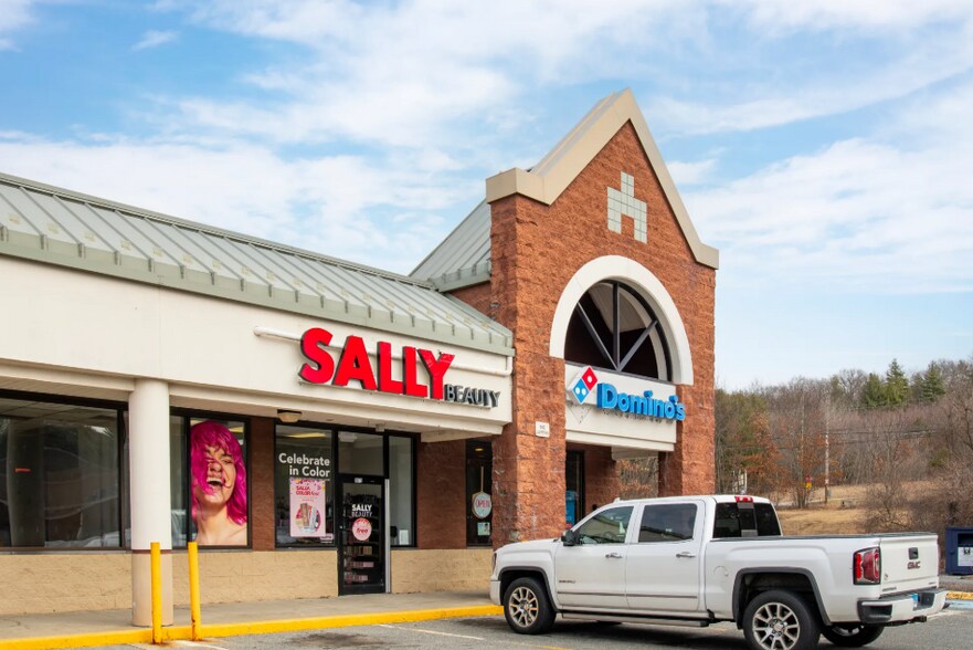 More Photos Of 1050-1078 N Main St, Dayville Freestanding For Lease